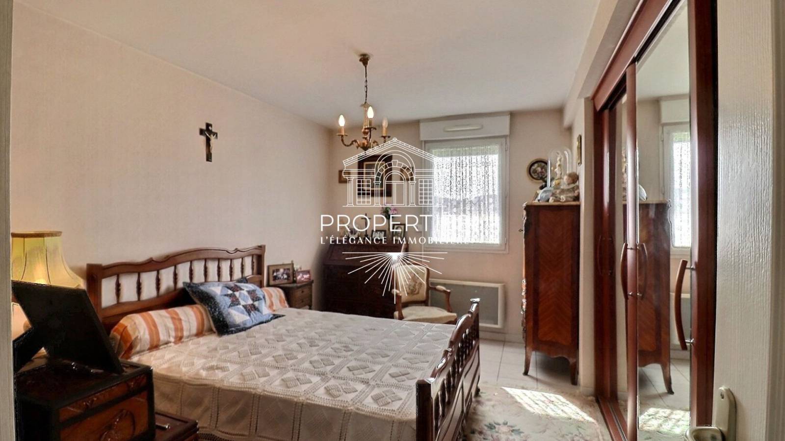 appartement avec vaste terrasse bien exposée sur Hyeres 