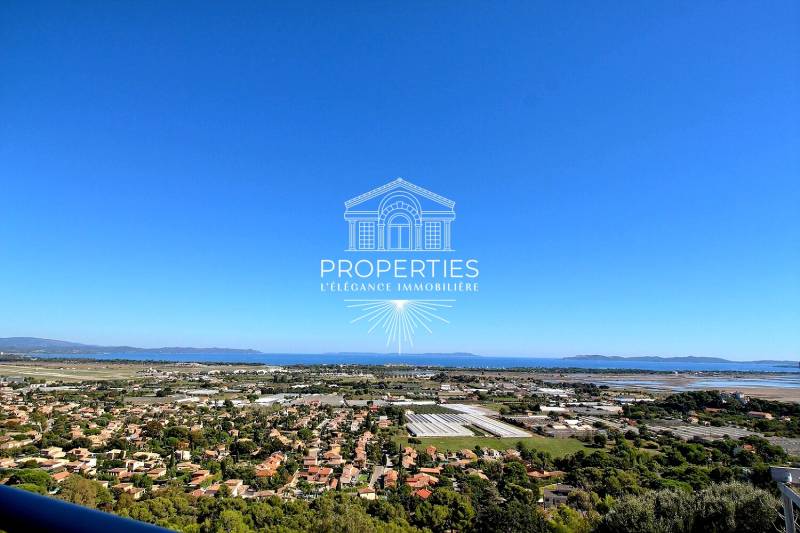 À vendre studio duplex vue mer à Hyères Mont Calme