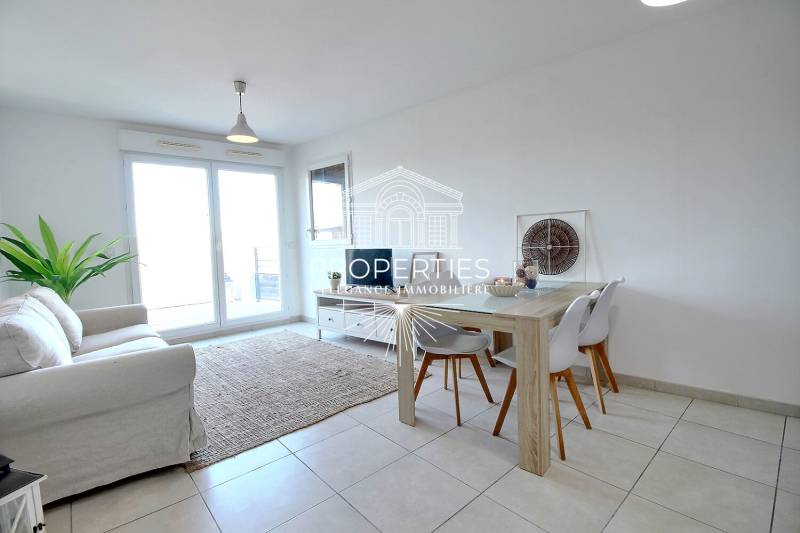 Appartement disponible au Lavandou, résidence fermée, ascenseur et proximité immédiate des commodités