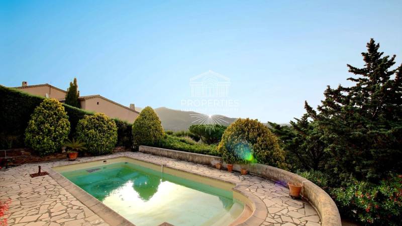 villa terrasse avec piscine et vue mer à Bormes-les-Mimosas