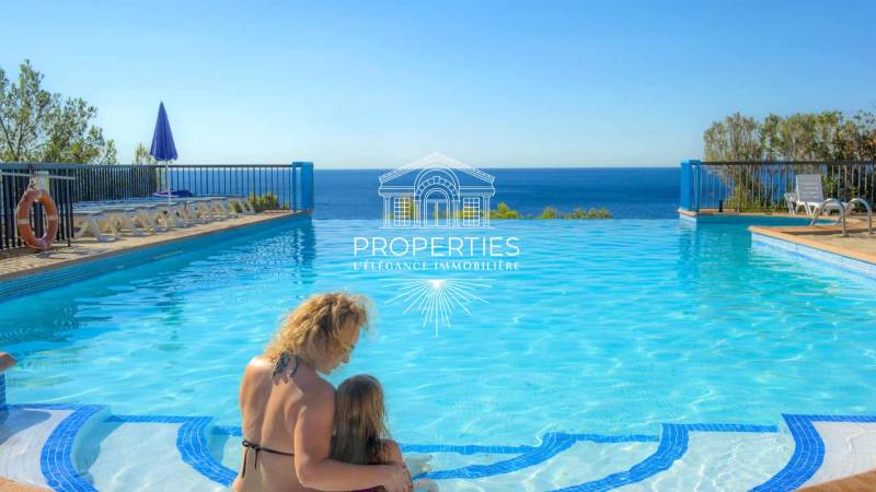 Au Lavandou,  à vendre T2 rénové dans résidence sécurisée avec piscine, gardien et accès mer