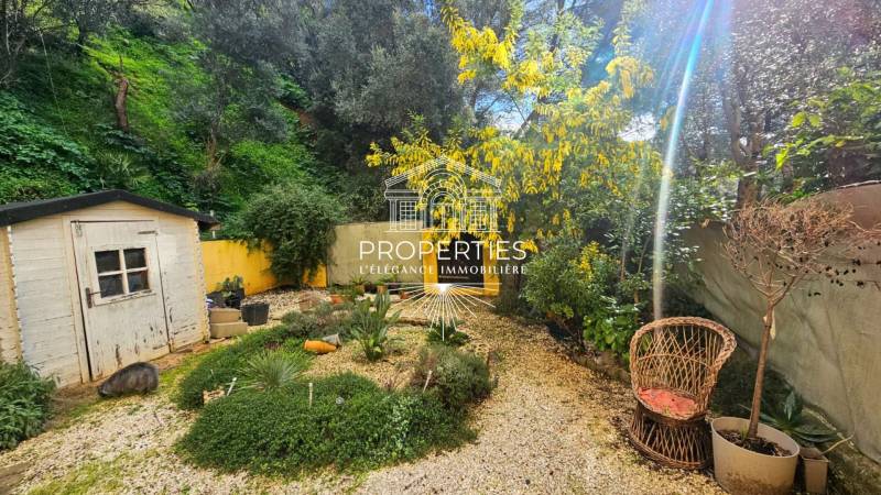 Superbe T5 traversant avec jardin et garage, résidence sécurisée au calme dans la pinède de Hyères Costebelle