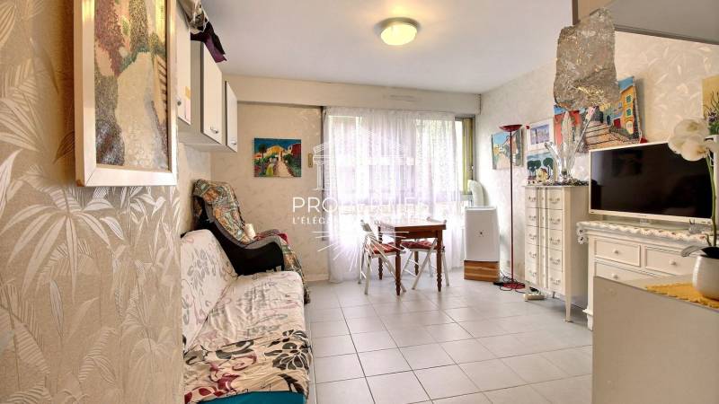 Au Lavandou à vendre, studio avec ascenseur en centre village, idéal pied-à-terre ou investissement locatif rentable