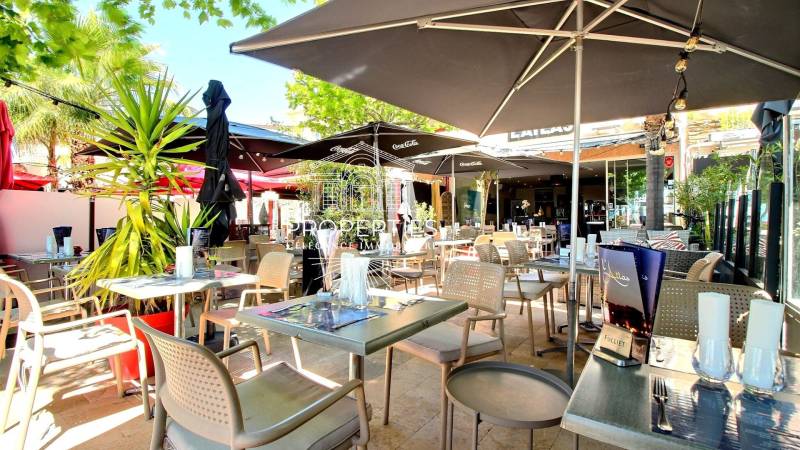 À vendre fonds de commerce restauration au Lavandou, emplacement N°1 face au port