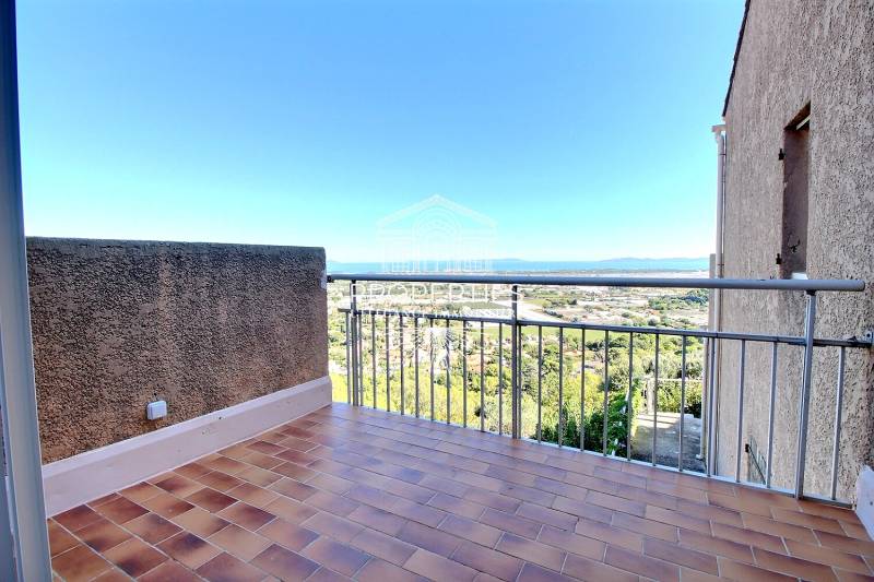 À VENDRE appartement lumineux dans résidence calme et sécurisée sur les hauteurs de Hyères