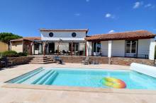 Properties Agency -  Maison plain-pied à vendre à Cavalaire-sur-Mer 83240 dans un domaine sécurisé avec gardien